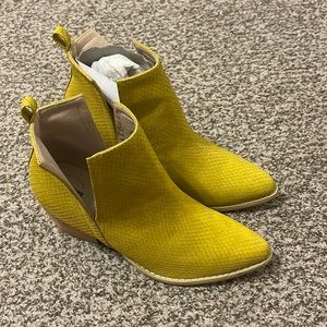 Boutique Yellow Ankle Cowboys Boots size 9
